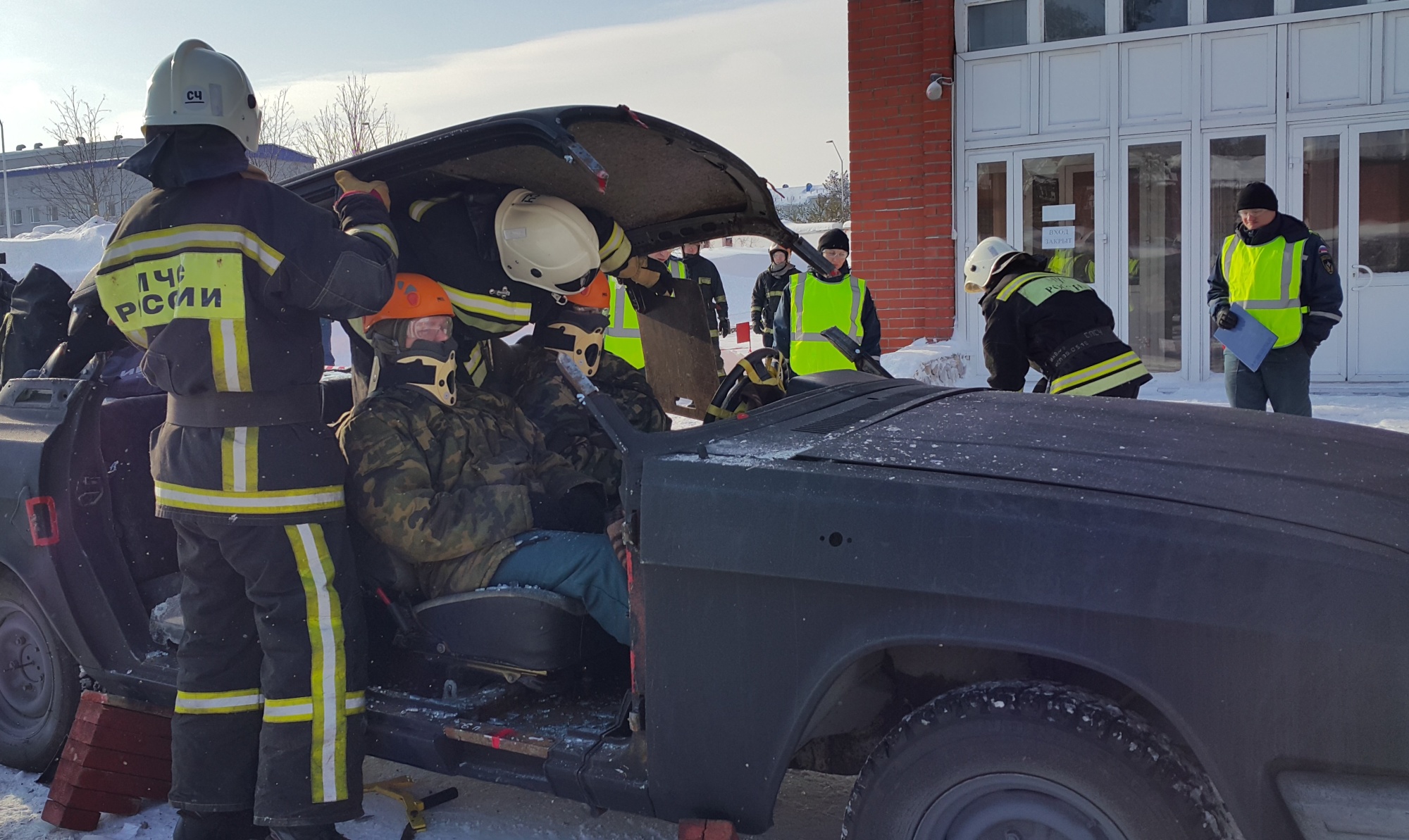 Деблокирование пострадавших в дтп