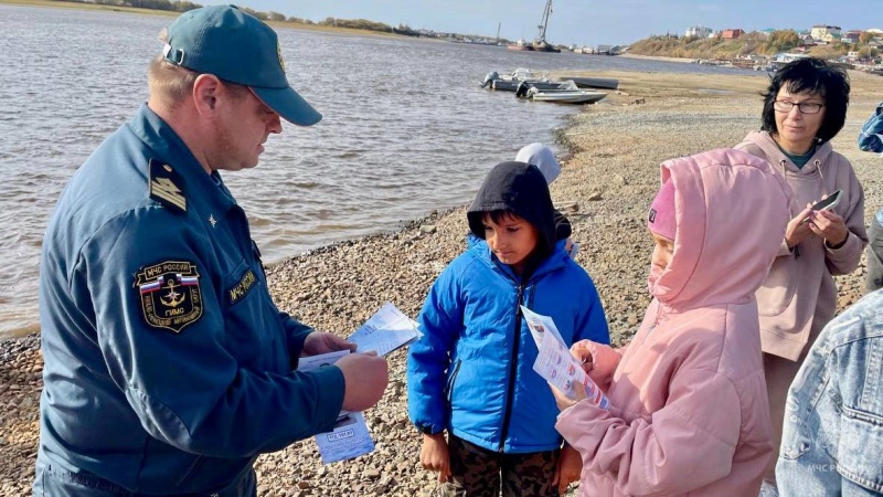 В #ДеньДобра сотрудники ГИМС провели урок безопасности для юных ямальцев