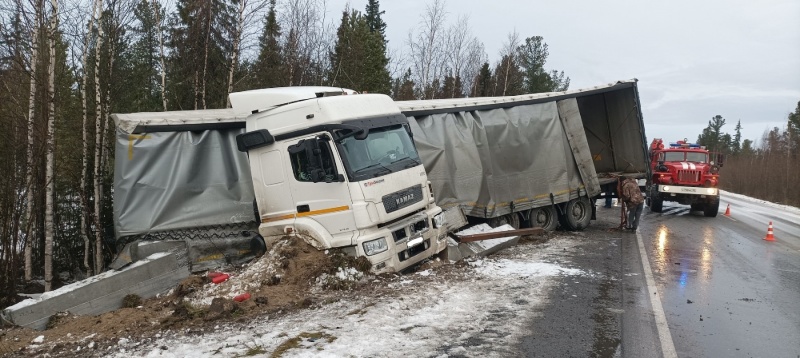 Пожарно-спасательное подразделение привлекалось для ликвидации ДТП в городе Ноябрьск