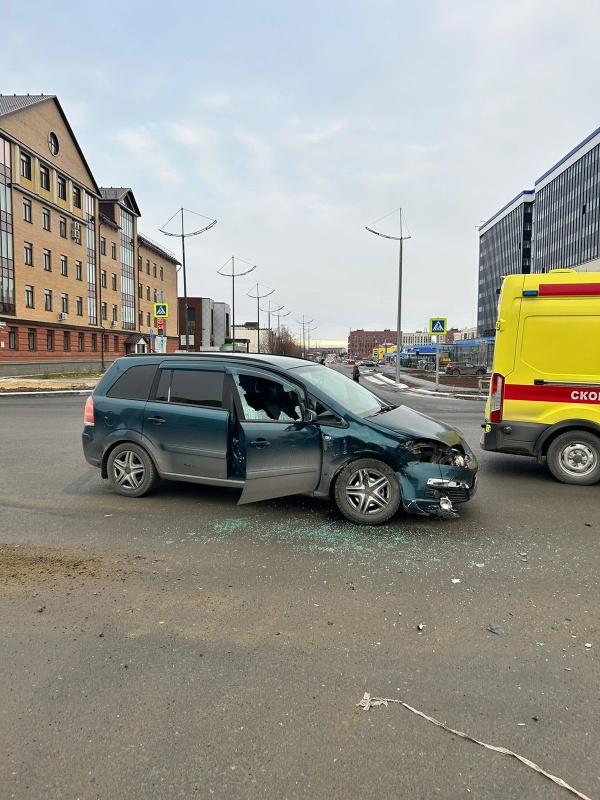 Пожарно-спасательное подразделение привлекалось для ликвидации ДТП в городе Новый Уренгой