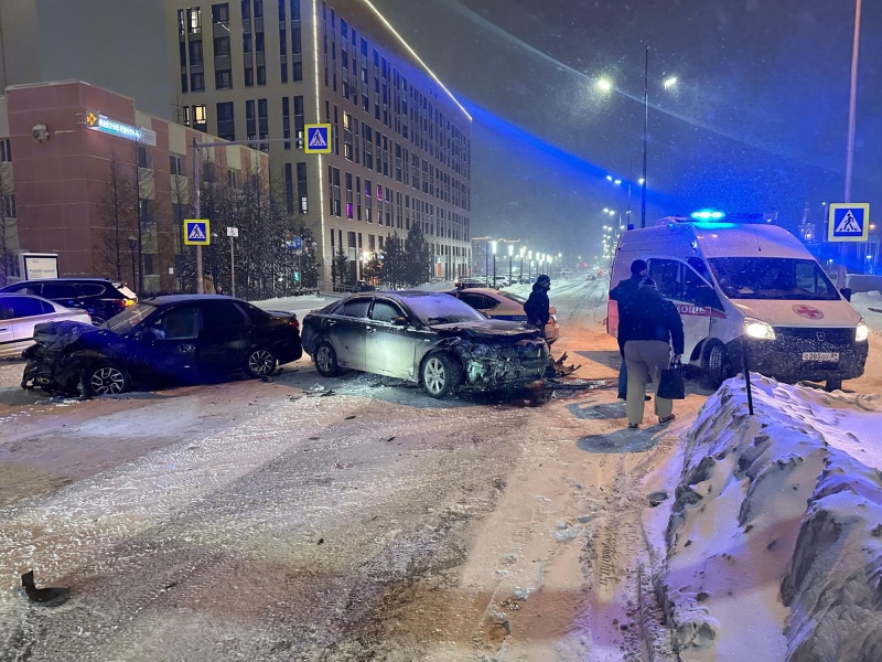 Пожарно-спасательное подразделение привлекалось для ликвидации ДТП в городе Новый Уренгой