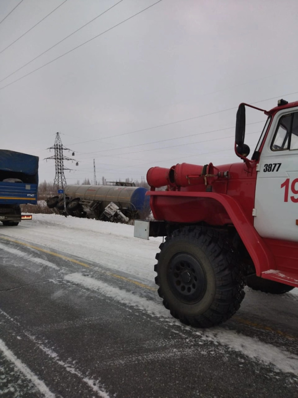 Пожарно-спасательное подразделение привлекалось для ликвидации ДТП в городе Новый Уренгой.